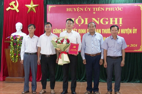 Tiên Phước công bố quyết định luân chuyển cán bộ