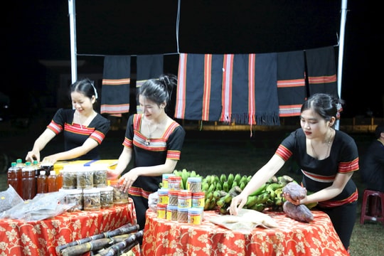 Đặc sắc không gian chợ đêm Nam Giang