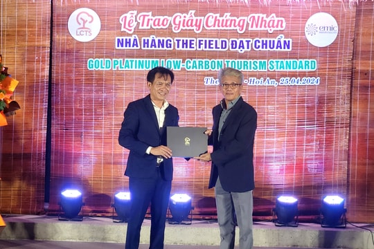Nhà hàng The Field Hội An được trao chứng nhận "phát thải carbon thấp"