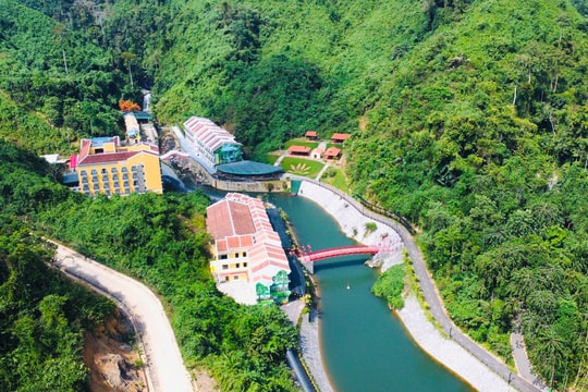 Khai trương Khu du lịch sinh thái Cổng Trời Đông Giang