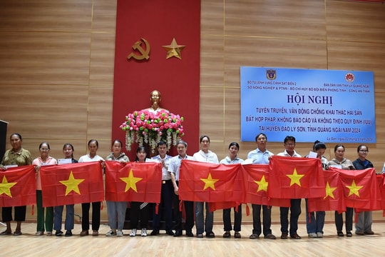 Cảnh sát biển phối hợp tuyên truyền IUU cho ngư dân Lý Sơn