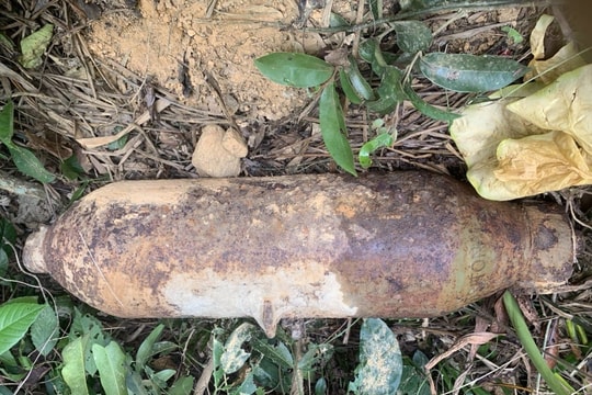Phát hiện quả bom nặng khoảng 50kg tại xã Trà Kót