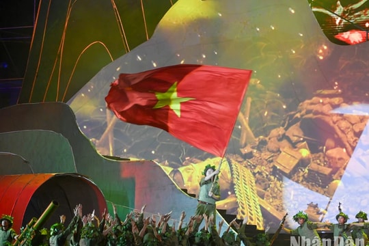 Thủ tướng Phạm Minh Chính dự Chương trình nghệ thuật đặc biệt kỷ niệm 70 năm Chiến thắng Điện Biên Phủ