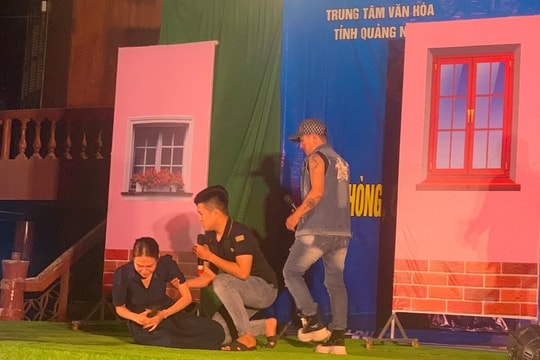 Trung tâm Văn hóa Quảng Nam tuyên truyền pháp luật lưu động tại Đông Giang