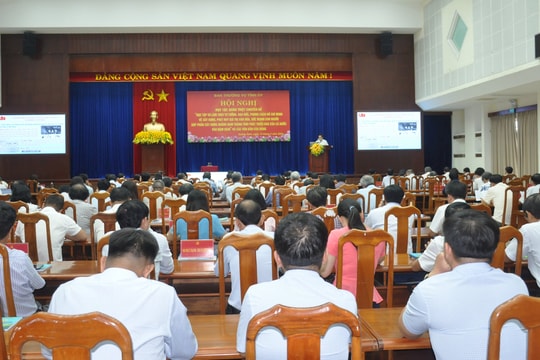 Học tập và làm theo tư tưởng, đạo đức, phong cách Hồ Chí Minh theo chuyên đề năm 2024: Phát huy mạnh mẽ giá trị văn hóa, sức mạnh con người Quảng Nam đáp ứng yêu cầu phát triển nhanh, bền vững