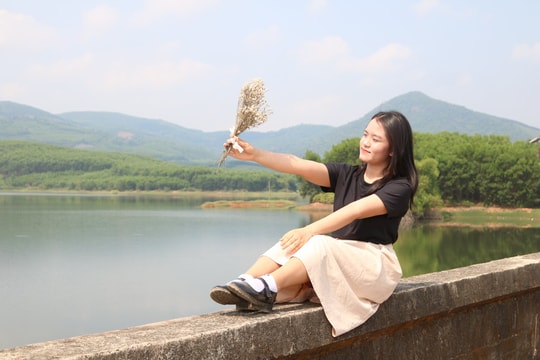 Hồ Đông Tiển: điểm du lịch hút giới trẻ