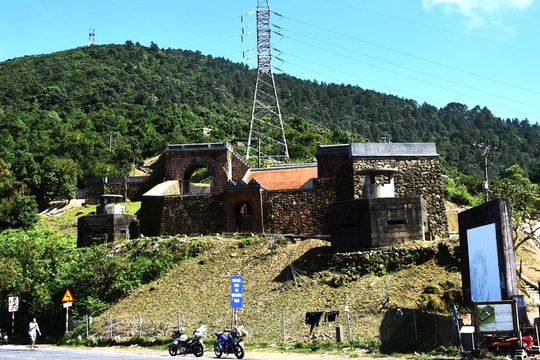 Qua đỉnh đèo mây