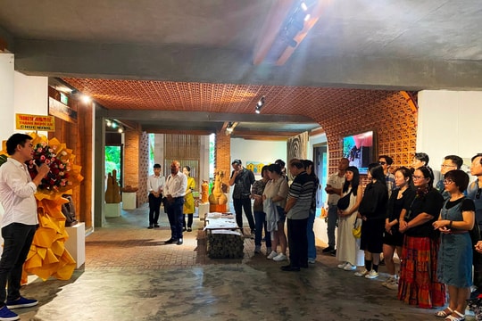 Cẩn trọng khi đưa tác phẩm hội họa đến công chúng