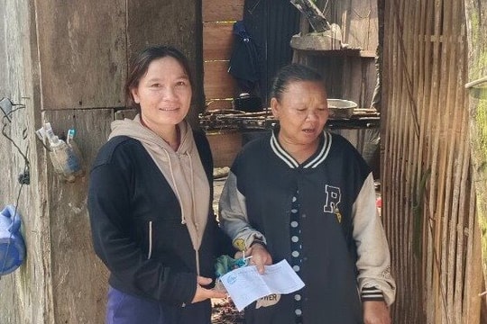 Trà Bui kịp thời giúp các hộ dân bị tốc mái nhà ổn định chỗ ở