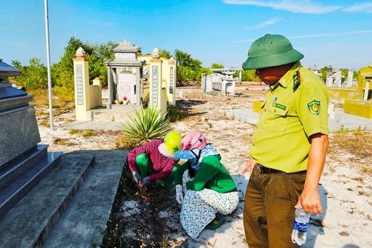 Canh lửa cho rừng phòng hộ ven biển mùa nắng nóng