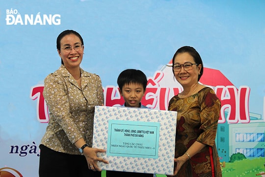 Lãnh đạo thành phố thăm trẻ em nhân ngày Quốc tế Thiếu nhi 1-6