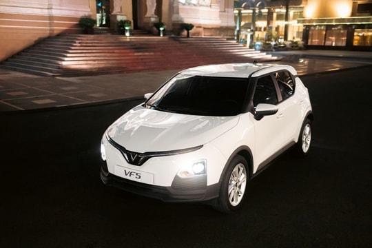 Có 500 triệu trong tay, nên chọn mua xe xăng hay xe điện?