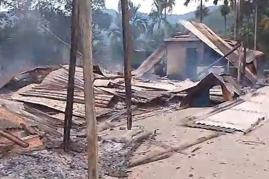 Cháy quán tạp hóa và nhà ở của một hộ dân xã Trà Bui