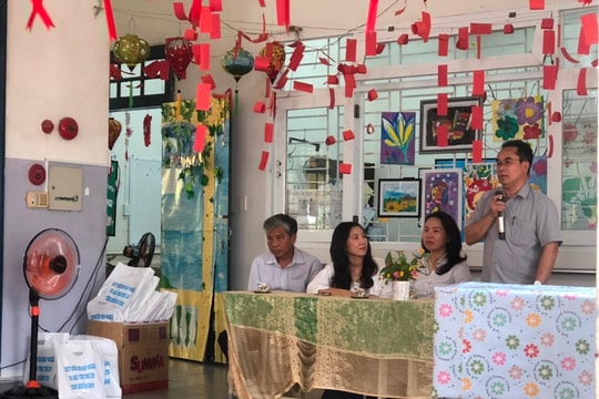 Phó Chủ tịch Trần Anh Tuấn thăm, tặng quà cho trẻ em khuyết tật Điện Bàn