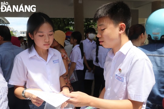 Thí sinh bất ngờ với đề thi môn Ngữ văn