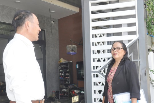 Nữ cán bộ mặt trận tận tâm