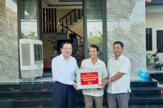 Trưởng ban Nội chính Trung ương Phan Đình Trạc khảo sát mô hình nông thôn mới tại Duy Xuyên