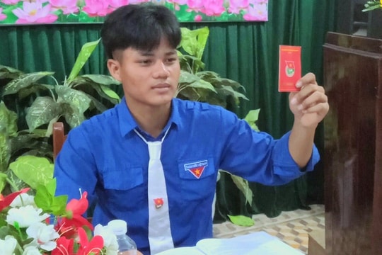 Hành trang đặc biệt của cậu học trò nghèo Ca Dong