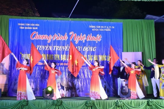 Tuyên truyền lưu động đến vùng sâu