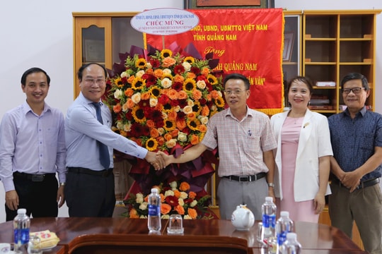 Chủ tịch Ủy ban MTTQ Việt Nam tỉnh Võ Xuân Ca thăm các cơ quan báo chí ở Quảng Nam