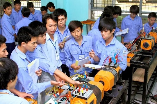 Nhìn sâu vào "điều khó chịu" của người Quảng...