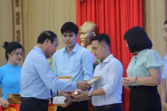 60 tác giả, nhóm tác giả được trao thưởng Giải báo chí Huỳnh Thúc Kháng lần thứ 18