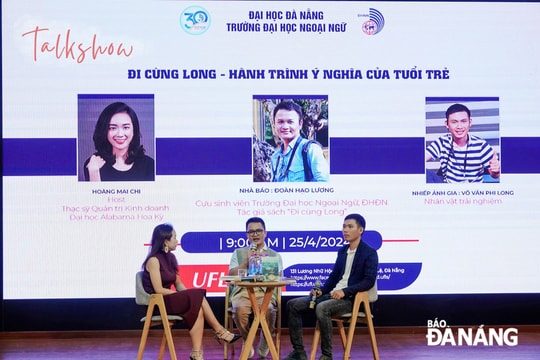 Nhà báo làm nhà văn