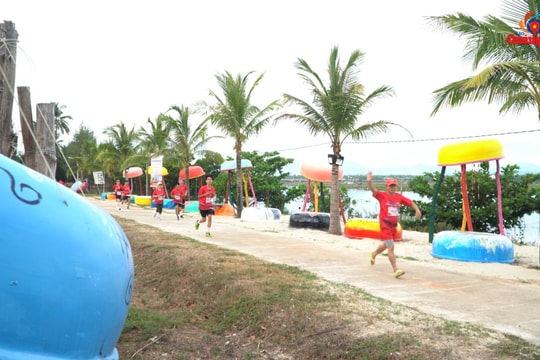 Sôi nổi ngày chạy Tam Thanh cùng AIA chào ngày mới