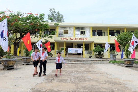 Bàn giao công trình xây dựng, sửa chữa Trường Tiểu học Đông Phú