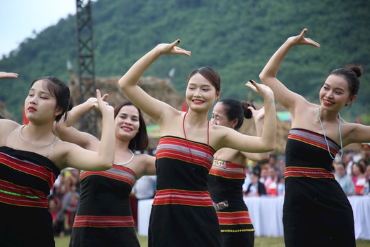 Đối thoại với sắc màu