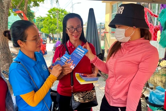 Bám cơ sở vận động bảo hiểm xã hội tự nguyện