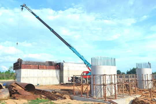 Tăng tốc trên công trường cầu Quảng Đà