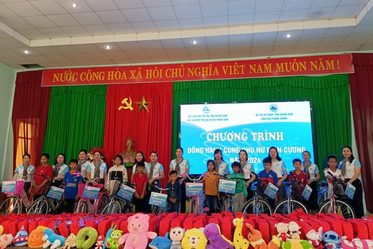 Phụ nữ Thăng Bình mang yêu thương đến với phụ nữ và trẻ em vùng biên