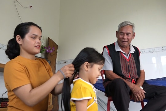 Gương sáng bản làng