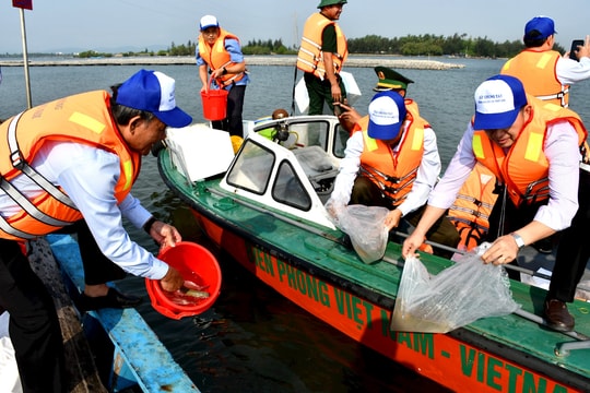 Cấp thiết phát triển nguồn lợi hải sản
