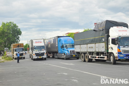 Thu hồi phù hiệu, biển hiệu 46 phương tiện vi phạm tốc độ 5 lần/1000km trong tháng 5-2024