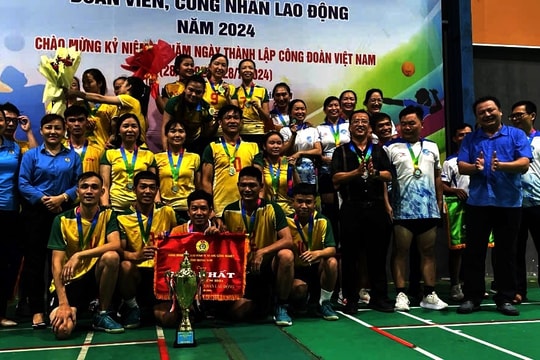 Công đoàn cơ sở Công ty CP Phước Kỳ Nam vô địch giải bóng chuyền hơi