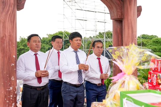 Bí thư Tỉnh ủy Lương Nguyễn Minh Triết dâng hương tại Di tích quốc gia đặc biệt Thành cổ Quảng Trị