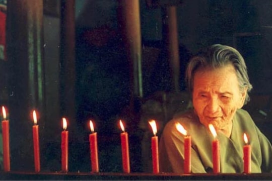 Neo giữ trong tim hình bóng Mẹ