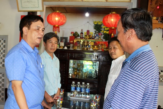 Báo Quảng Nam thăm, tặng quà Bà mẹ Việt Nam anh hùng