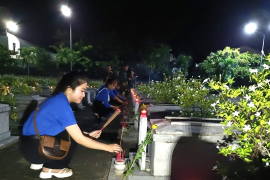 Thanh niên Tam Kỳ thắp nến tri ân các anh hùng, liệt sĩ