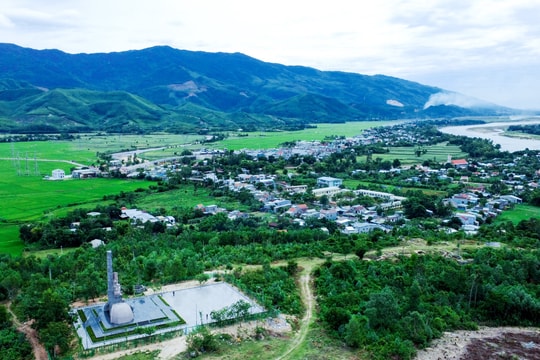 "Chiến trường ai khóc chia phôi"…