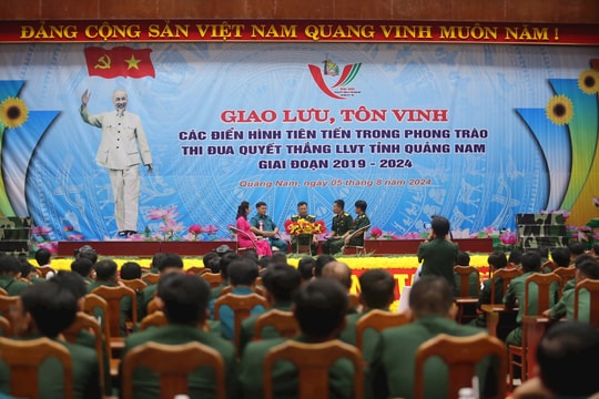 Giao lưu điển hình tiên tiến trong phong trào thi đua Quyết thắng lực lượng vũ trang Quảng Nam