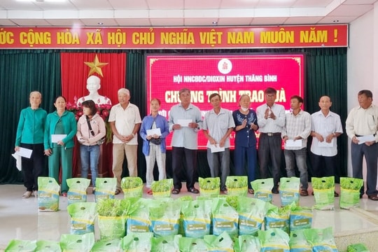 Thăng Bình trao 96 suất quà cho nạn nhân chất độc da cam