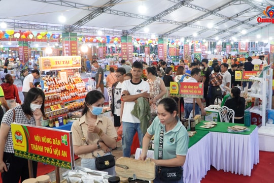 Nhộn nhịp hội chợ trưng bày, quảng bá sản phẩm nông nghiệp Quảng Nam năm 2024