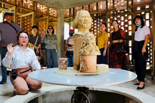 Thẩm thấu văn hóa từ du lịch làng nghề