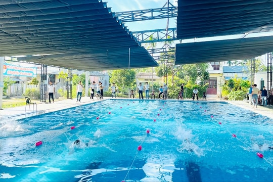 Sôi nổi giải bơi lội chào mừng 420 năm danh xưng Duy Xuyên