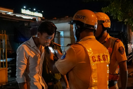 CSGT Tam Kỳ xử phạt hơn 165 triệu đồng trong đêm đầu ra quân xử lý vi phạm