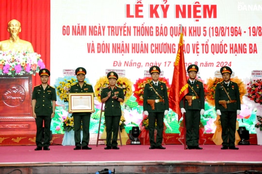 Báo Quân khu 5 kỷ niệm 60 năm ngày truyền thống và đón nhận Huân chương Bảo vệ Tổ quốc hạng Ba