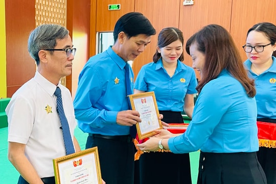 Duy Xuyên: 18 cá nhân nhận Kỷ niệm chương “Vì sự nghiệp xây dựng tổ chức công đoàn”